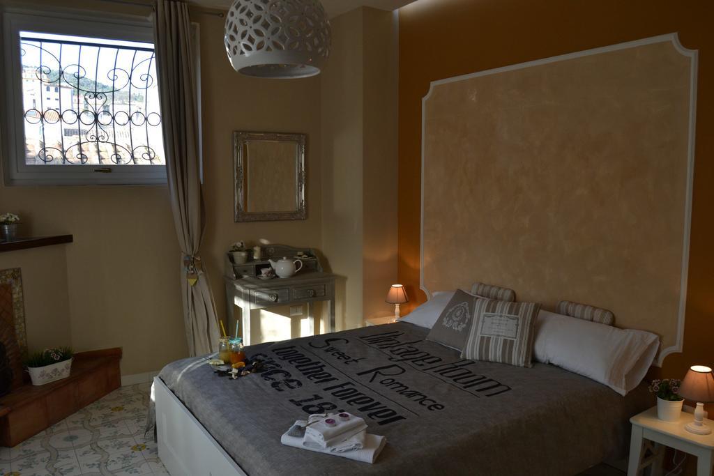 Un Tetto Di Stelle Deluxe Home Salerno Room photo