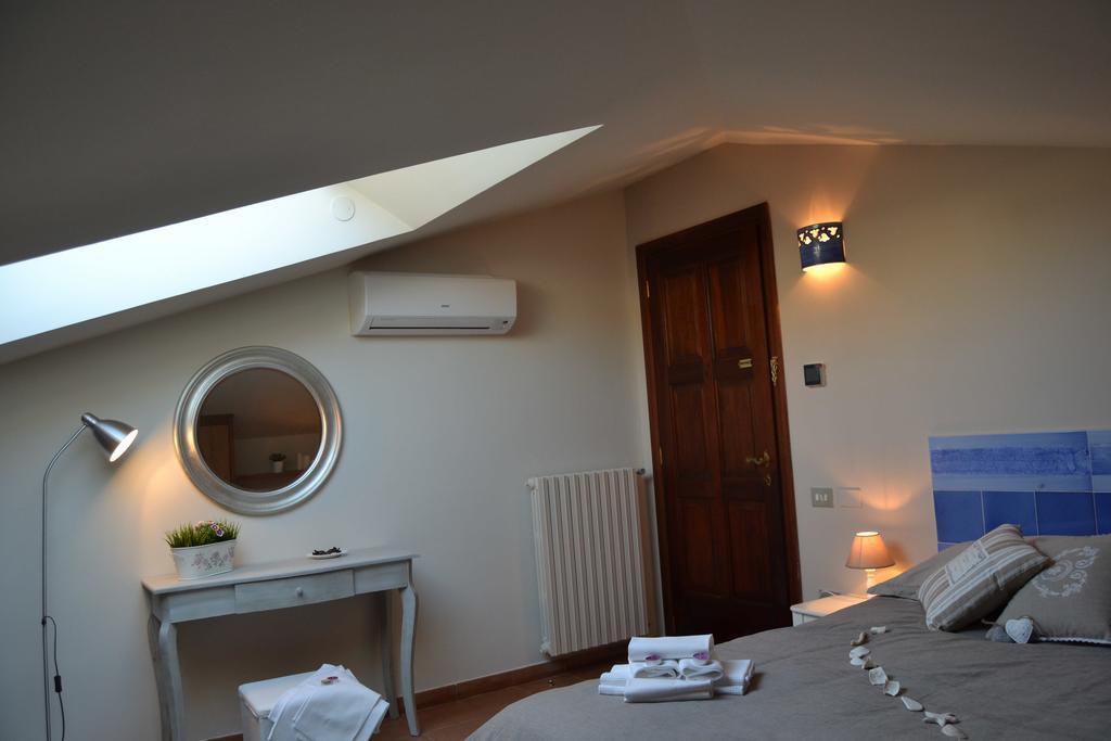 Un Tetto Di Stelle Deluxe Home Salerno Room photo